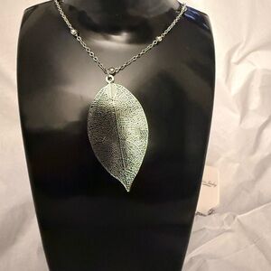 Elegant Silver Leaf Pendant Necklace